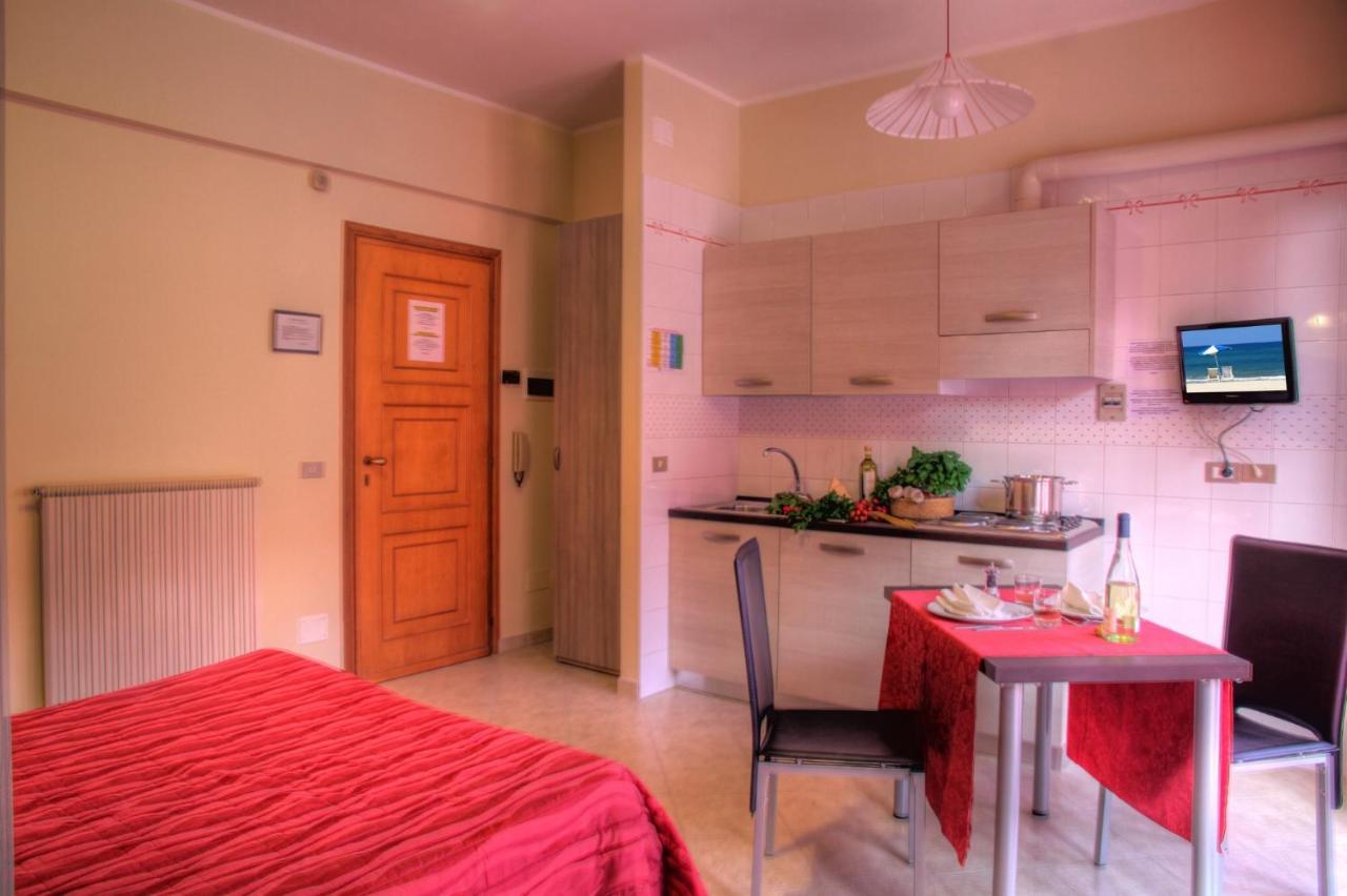 Residence Bellevue Apartments Пиетра Лигуре Екстериор снимка