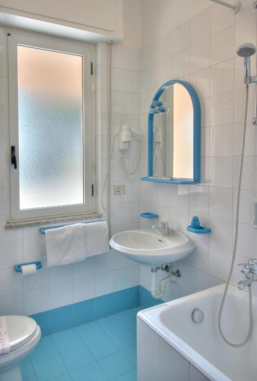 Residence Bellevue Apartments Пиетра Лигуре Стая снимка