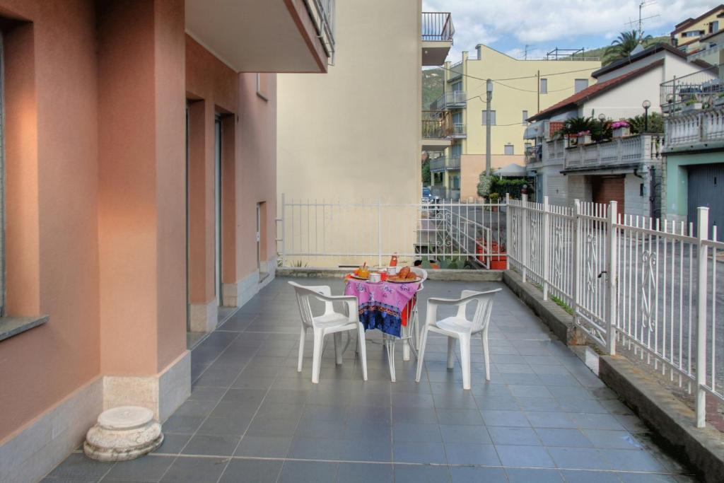 Residence Bellevue Apartments Пиетра Лигуре Стая снимка